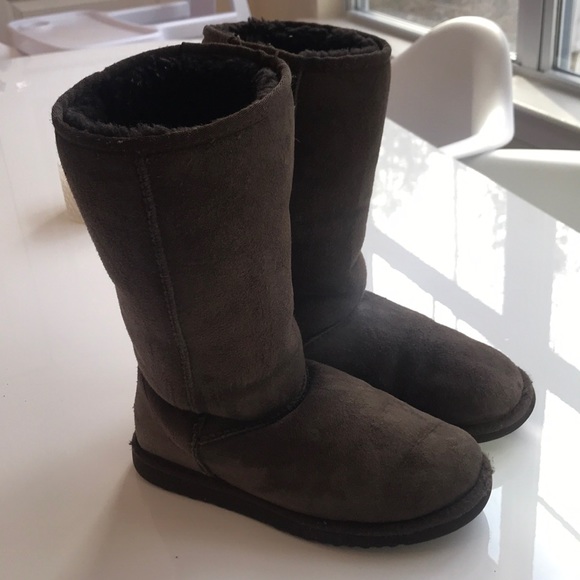 Tall Chocolate Brown UGGS - Picture 3 of 5